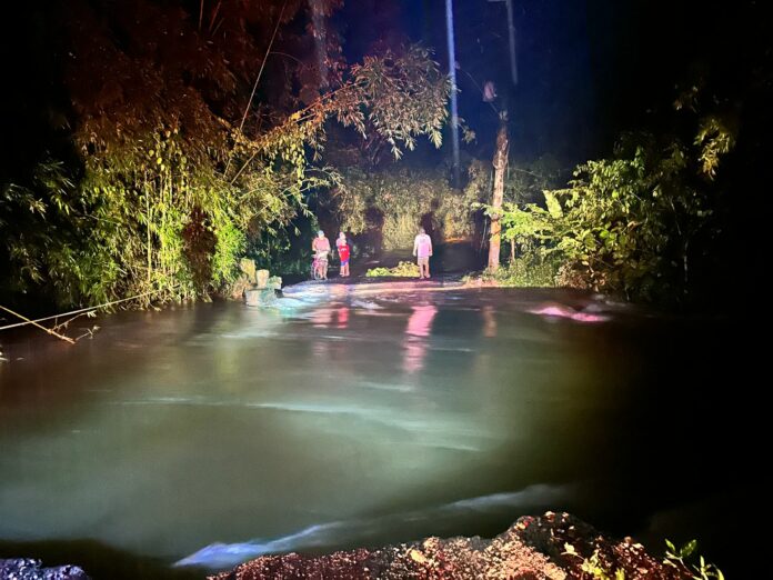 ponte destruída temporal ubatuba