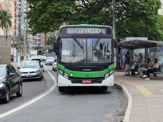 Av. Anchieta tem trechos bloqueados neste domingo