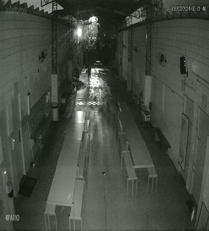 Câmeras de Segurança flagram furto à creche em Taubaté