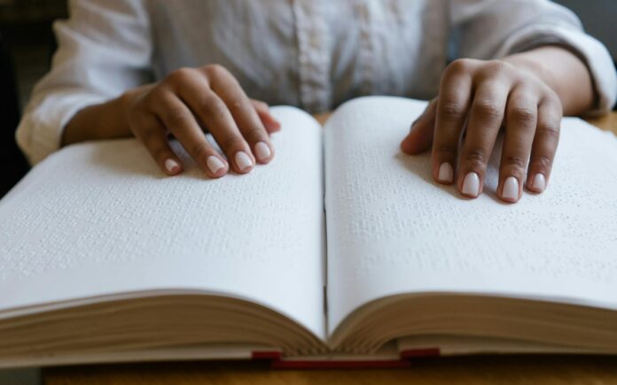 São José recebe oficina sobre acesso à leitura para pessoas cegas