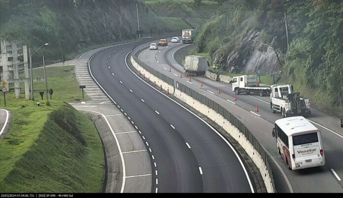 motorista ferido acidente tamoios