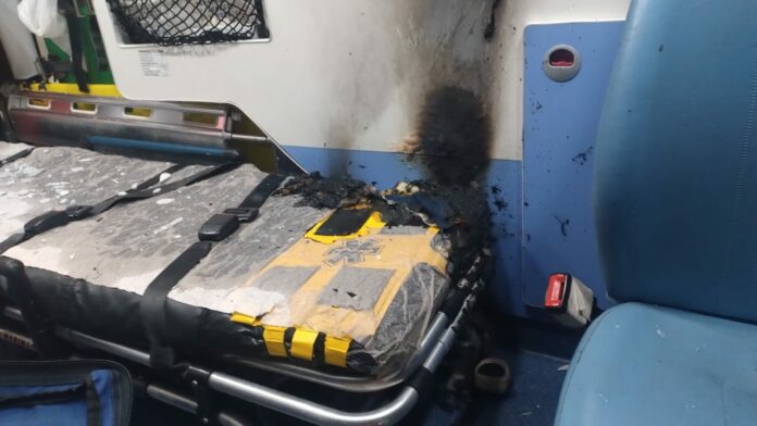 A Guarda Municipal teve que ser acionada para contê-lo; após atendimento médico ele foi levado para a delegacia.