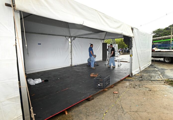 PS Mário Gatti usa tenda para acomodar pacientes durante reforma