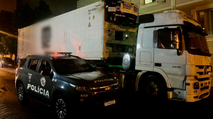 Roubo de caminhão com carga de quase R$ 1 milhão termina em perseguição e prisão na Anhanguera