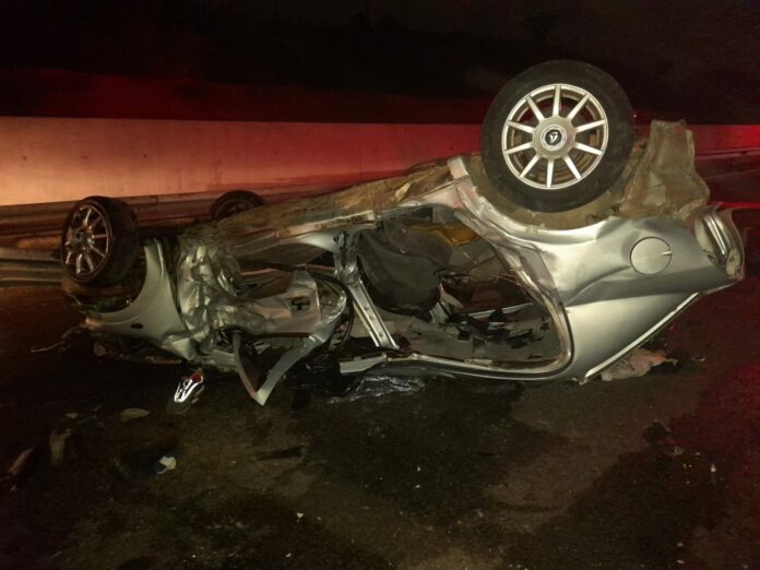 Capotamento em rodovia no interior de SP mata pai e filho Capotamento em rodovia no interior de SP mata pai e filho