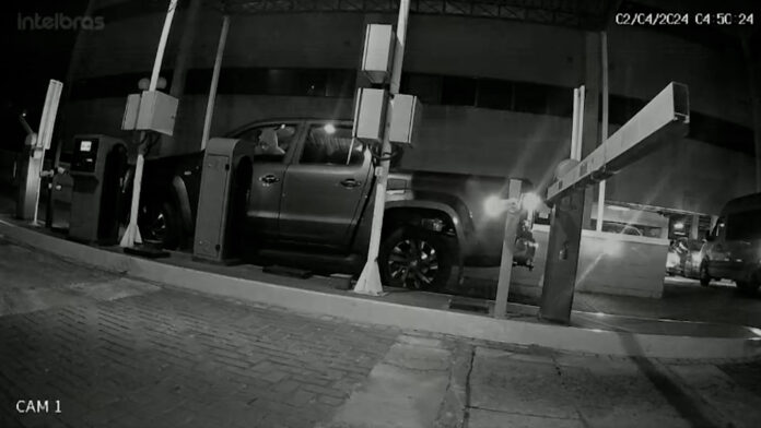 Ele confirmou à polícia que pegou o carro em Indaiatuba e levaria até a Fernão Dias em troca de dinheiro.