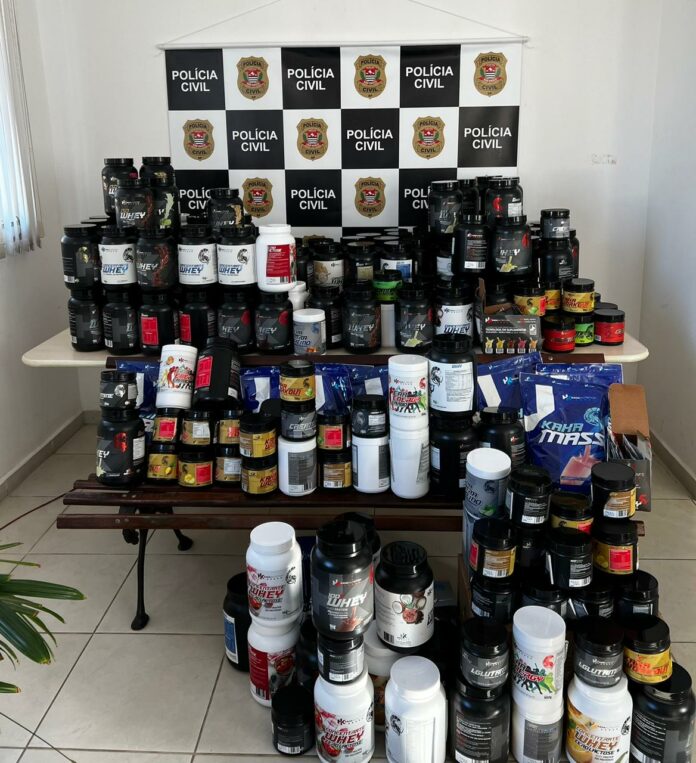 Fábrica clandestina de suplementos é fechada pela DIG no interior de SP 1 Fábrica clandestina de suplementos é fechada pela DIG no interior de SP