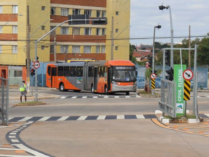 Emdec ajusta operação de sete linhas de ônibus; medidas começam a partir de sábado (27) Emdec ajusta operação de sete linhas de ônibus; medidas começam a partir de sábado (27)