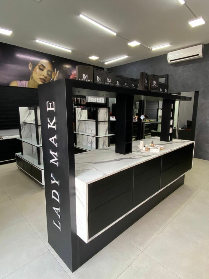 Loja de cosméticos tem todo estoque levado e proprietária contabiliza prejuízo de R$6 mil