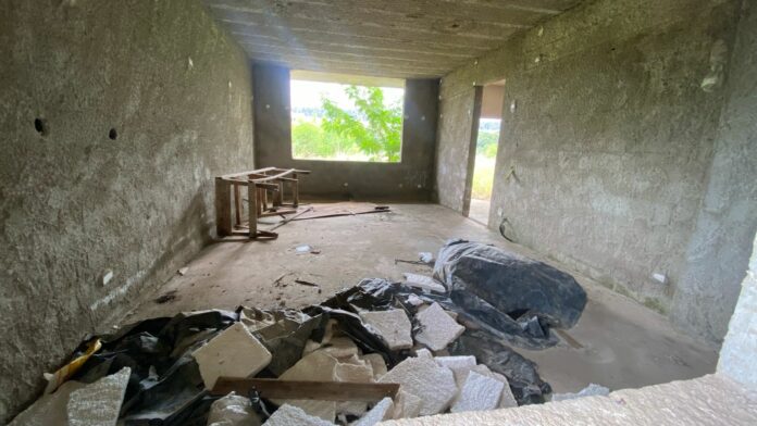 Moradores cobram conclusão de obra parada desde de 2018 Moradores cobram conclusão de obra parada desde de 2018