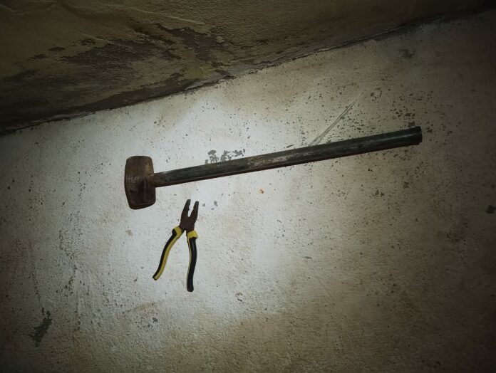 Mulher é agredida com marretadas pelo próprio marido