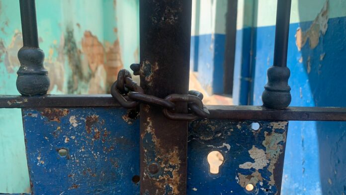 Mulher é encontrada morta dentro de quarto de pensão 1 Mulher é encontrada morta dentro de quarto de pensão 1