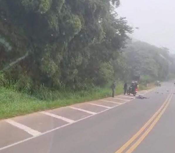 Motociclista morre em acidente grave entre carro e moto no interior de SP Motociclista morre em acidente grave entre carro e moto no interior de SP