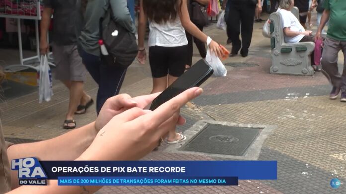 Pix bate recorde com mais de 200 milhões transações em um dia