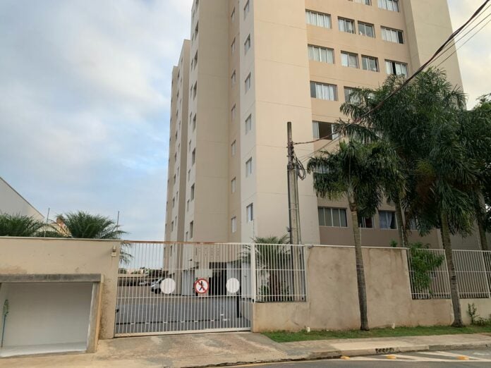 Homem invade casa de ex-mulher e atual acaba preso