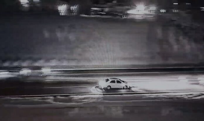 Câmeras de monitoramento flagram acidente com carro roubado na Bandeirantes