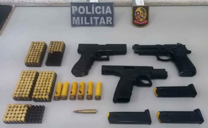 Ao investigar denúncia de abandono de incapaz, polícia descobre arsenal