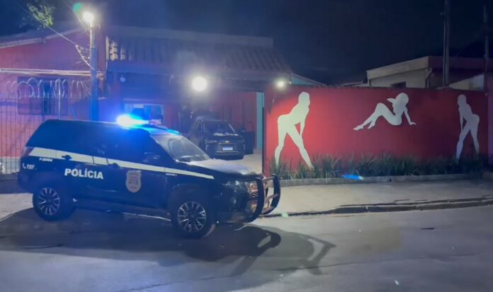 Polícia estoura Polícia estoura