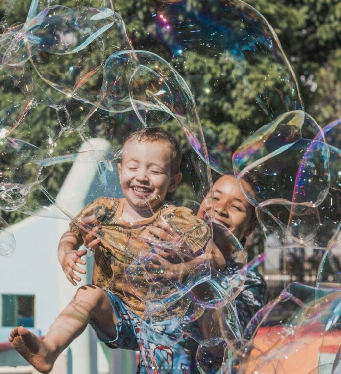Festival de bolhas de sabão gigantes anima o final de semana Festival de bolhas de sabão gigantes anima o final de semana