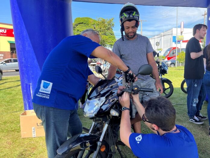 Principais vítimas no trânsito, os motociclistas são foco das orientações, que ocorrem entre 7h e 11h