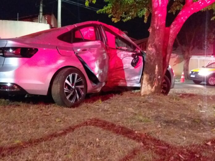 Uma das vítimas é um médico de 37 anos que está entubado em estado grave; a outra é um jovem de 19 anos.