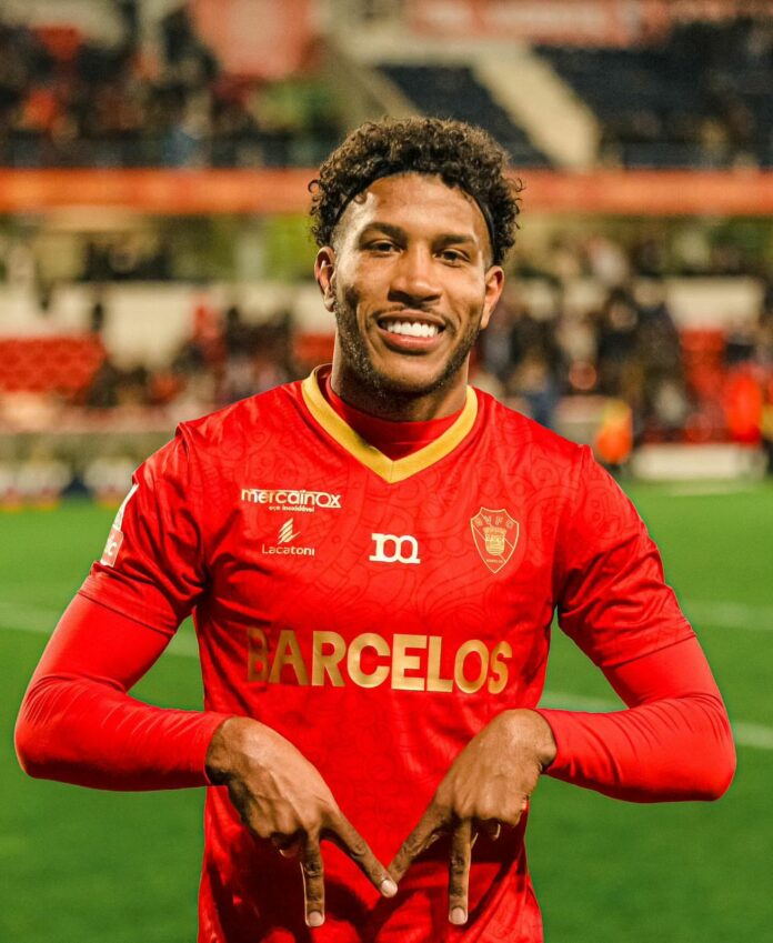 Lateral-direito Thomás Luciano, de 22 anos, foi contratado por empréstimo do Gil Vicente, de Portugal.