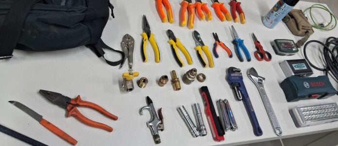 Roubo foi na noite de sexta-feira, 13, na Chácara Urbana em Jundiaí. Roubo foi na noite de sexta-feira, 13, na Chácara Urbana em Jundiaí.