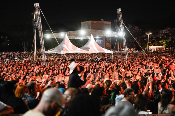 Show-concerto na Praça Arautos da Paz foi uma das atrações deste domingo em homenagem aos 250 anos de Campinas Show-concerto na Praça Arautos da Paz foi uma das atrações deste domingo em homenagem aos 250 anos de Campinas