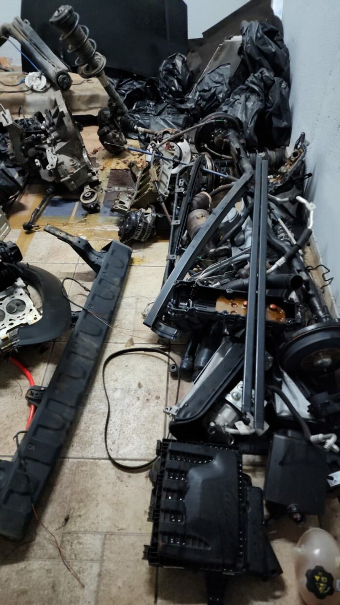 Centenas de peças foram apreendidas pela Gm em uma casa no Jardim Hipólito em Limeira.