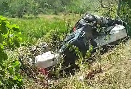 Caminhão de combustível tomba e interdita SP 050 há quase 22 horas; o condutor morreu