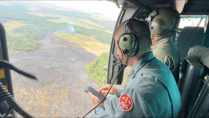 Militares do Exército de Pinda e Taubaté combatem incêndio no interior de SP Militares do Exército de Pinda e Taubaté combatem incêndio no interior de SP
