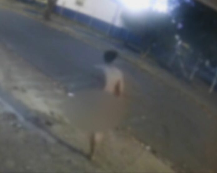 Do jeito que veio ao mundo: homem corre sem roupa no meio da rua
