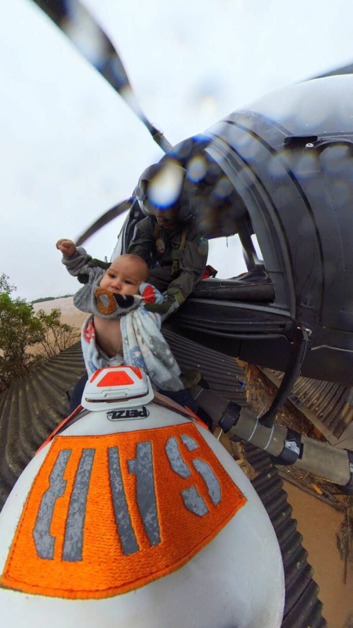 Militares do Cavex reencontraram família resgatada no RS Militares do Cavex reencontraram família resgatada no RS