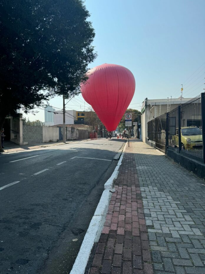 Balão caí na zona central de São José e sete são presos