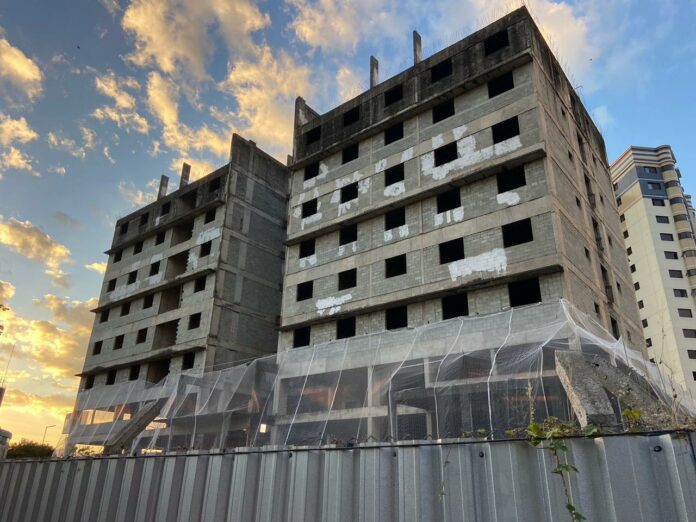 Prédio abandonado será implodido no Jd. Aquarius em São José