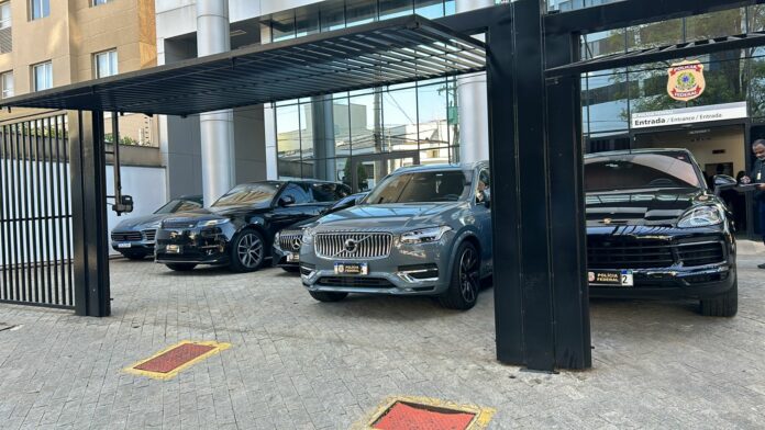 Quadrilha movimenta R$ 7,5 bi em fraudes financeiras Quadrilha movimenta R$ 7,5 bi em fraudes financeiras