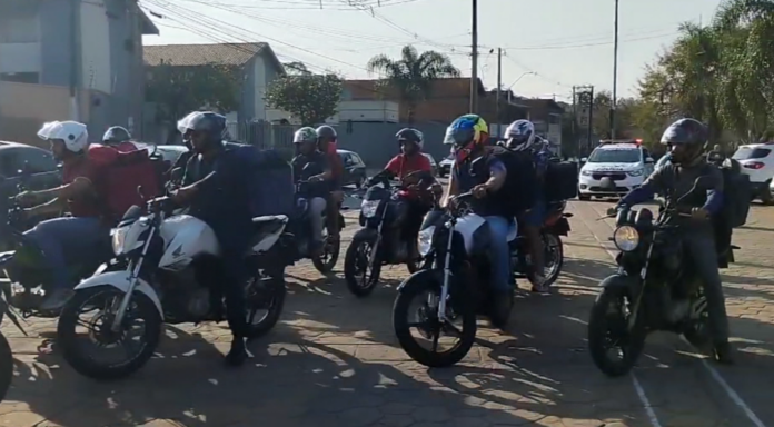 moradores de Vinhedo e região realizaram uma motociata em homenagem às vítimas do voo 2283