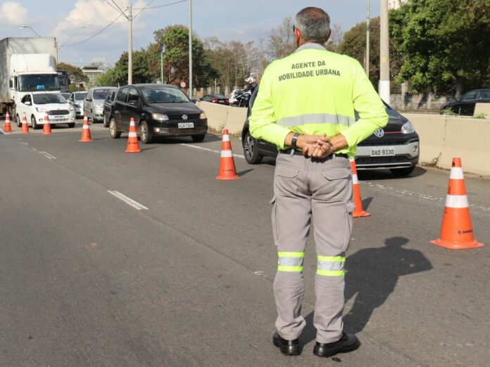 Orosimbo Maia tem interdição e afeta 15 linhas de ônibus Orosimbo Maia tem interdição e afeta 15 linhas de ônibus