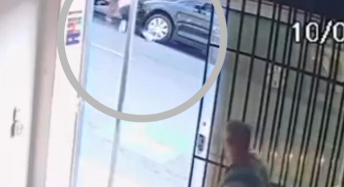 SEQ câmeras de monitoramento da cidade auxiliaram na identificação do veículo utilizado no sequestro.