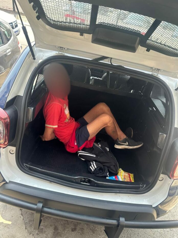 Homem coloca fogo em lixeira e é detido pela Guarda Municipal Homem coloca fogo em lixeira e é detido pela Guarda Municipal