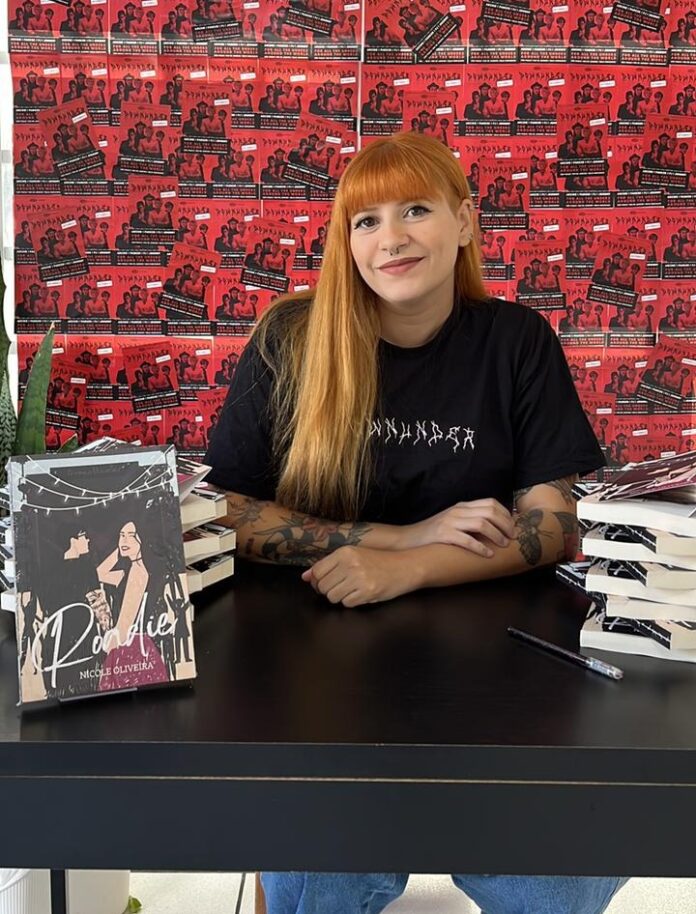 WhatsApp Image 2024-09-06 at 15.44.37 Conheça autora independente de São José que participará da Bienal do Livro