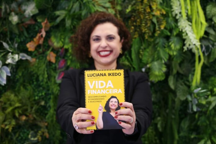 WhatsApp Image 2024-09-09 at 12.57.19 Escritora e especialista em finanças de São José participa da Bienal do Livro