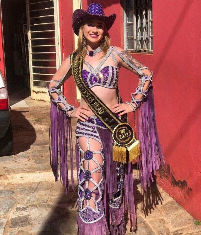 WhatsApp Image 2024-09-09 at 16.09.33 A jovem de 21 anos que era madrinha do Rodeio de Santo Antônio de Posse, faleceu tragicamente na manhã de hoje após colidir com um caminhão na rodovia Prefeito Aziz Lian,