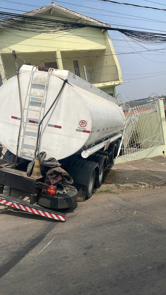 Caminhão perde freio e invade casa em Piracicaba