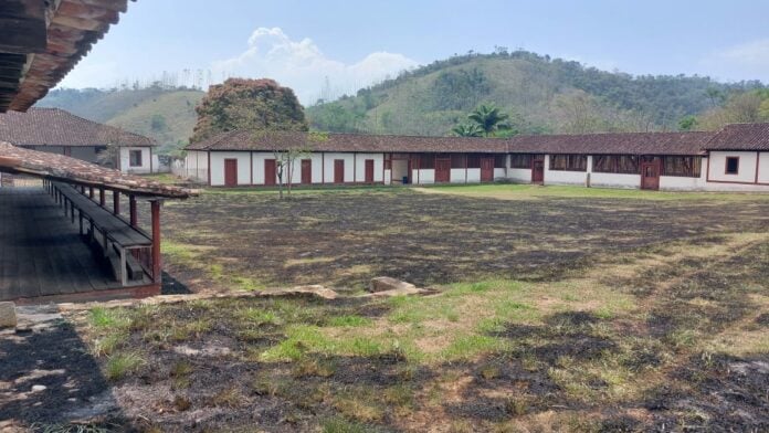 Fazenda visitada por Dom Pedro é atingida por incêndio em São José do Barreiro Fazenda visitada por Dom Pedro é atingida por incêndio em São José do Barreiro