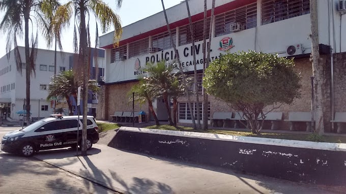 Dois homens, pai e filho, de 64 e 36 anos, foram sequestrados e obrigados a fazerem transferências bancárias que chegaram a R$ 120 mil para criminosos em Caraguatatuba, na manhã de segunda-feira (21). Ninguém foi preso. Dois homens, pai e filho, de 64 e 36 anos, foram sequestrados e obrigados a fazerem transferências bancárias que chegaram a R$ 120 mil para criminosos em Caraguatatuba, na manhã de segunda-feira (21). Ninguém foi preso.