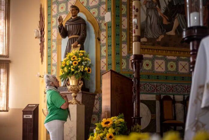 Festa de Frei Galvão deve reunir 60 mil fiéis até o fim do mês; veja a programação