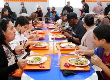 Unidades móveis do bom prato passam a atender em novos bairros Unidades móveis do bom prato passam a atender em novos bairros