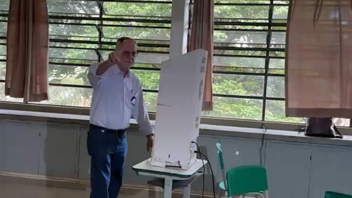 IMG_8302.00_05_09_50.Quadro002