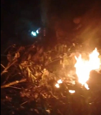 5 pessoas morrem após avião de pequeno porte bater em morro e cair em Santa Branca 5 pessoas morrem após avião de pequeno porte bater em morro e cair em Santa Branca